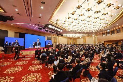 李克強(qiáng)：今年政府支出更多向民生領(lǐng)域傾斜，特別是義務(wù)教育和基本醫(yī)療